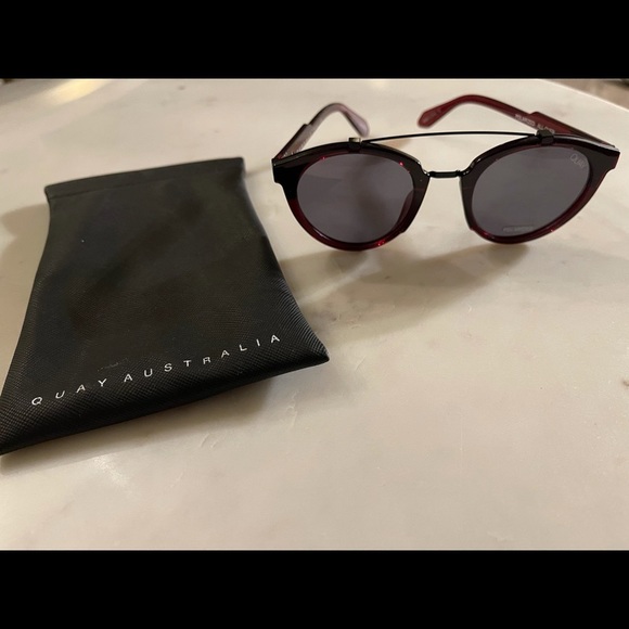 Quay Australia Polarized Sunglasses. - Picture 2 of 5